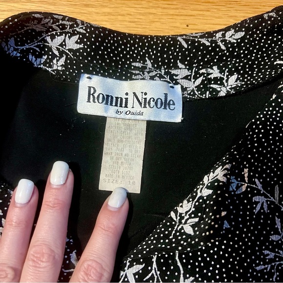 Vintage Polka Dot Black and White Women's Crop Top w/ Leaf Pattern -Size M -TP56 - Picture 6 of 7